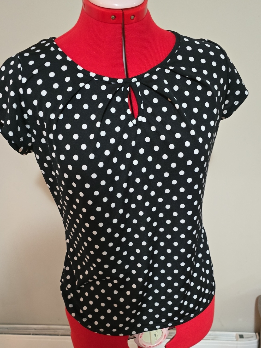 Suzy Shier Black & White Polka Dot Short Sleeve Top